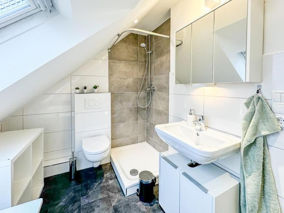 Apartment Ruhig & Gut Angebunden. 8 Betten, 4 Stellplaetze Ahrensburg